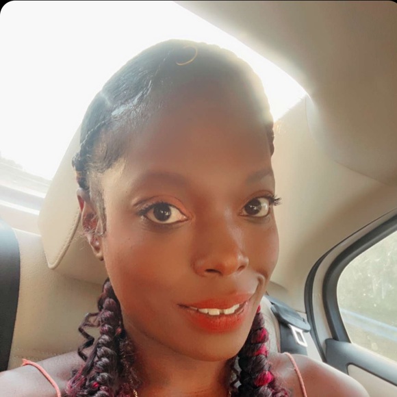 Meet your Posher, Tashia - Picture 1 of 7